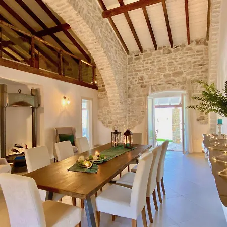 Luxury Artemisia With Private Pool