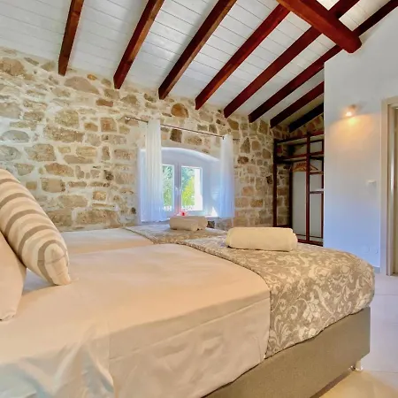 Luxury Artemisia With Private Pool * Karyotikon