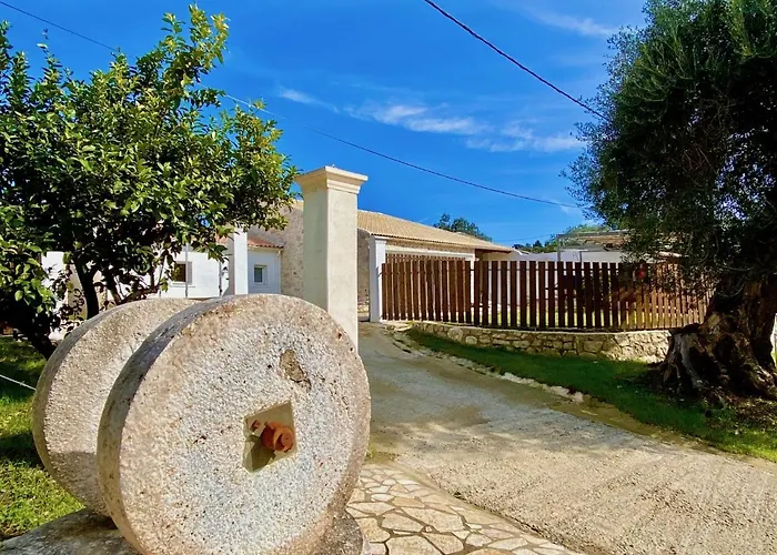 Luxury Artemisia With Private Pool