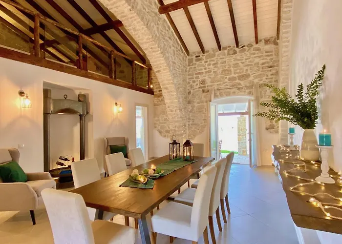 Luxury Artemisia With Private Pool