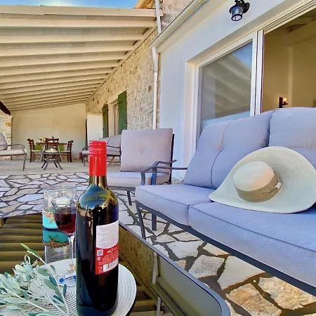 Luxury Artemisia With Private Pool Καρυώτικο