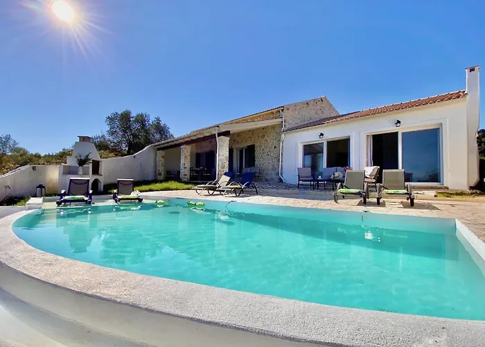 Βίλα Luxury Artemisia With Private Pool Καρυώτικο
